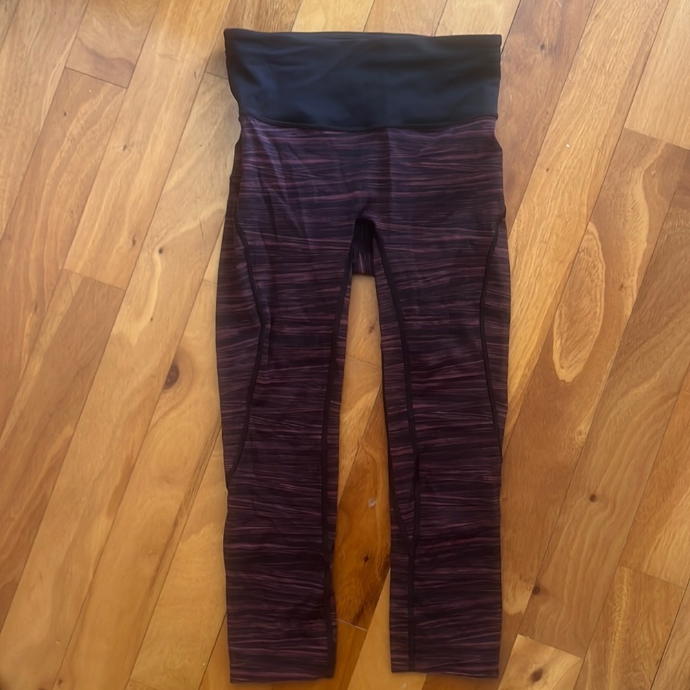21 inch Lululemon leggings size 4 maroon and black